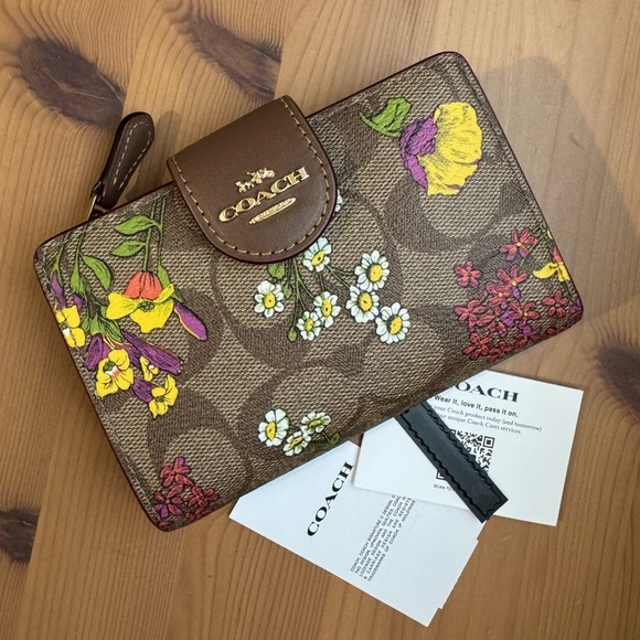 🌸 Coach Medium Corner Zip Wallet In Signature Canvas With Floral Print - Picture 2 of 15